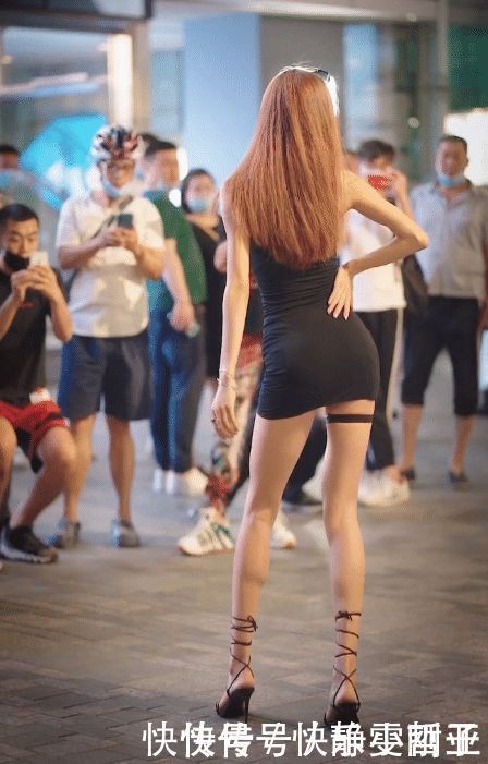 穿搭|时尚女生一定要有一款小黑裙,沉稳大气性感,谁穿谁美