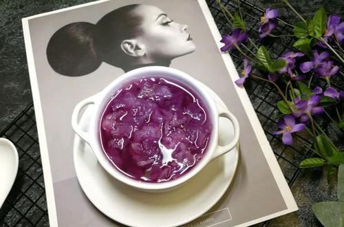 它是“天然清肠菜”，清理肠道，喝一碗等于慢跑1小时