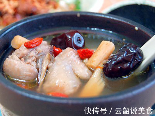 鸡汤怎么炖清亮鲜香，营养美味牢记2不用3窍门，鸡汤好喝人人夸