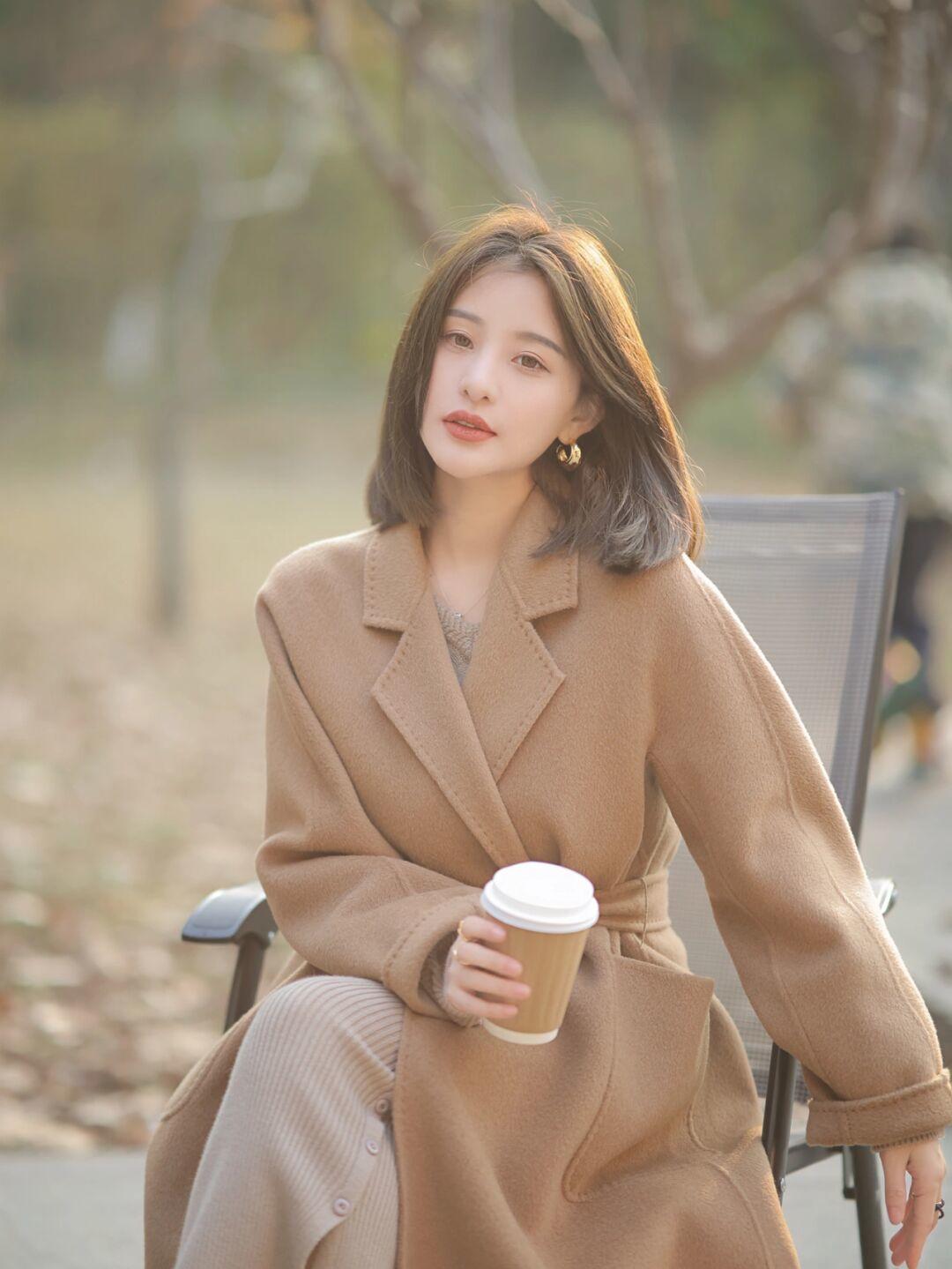 搭配 大衣的高阶穿法来了，这些搭配方式优雅精致又显气质，谁穿谁美