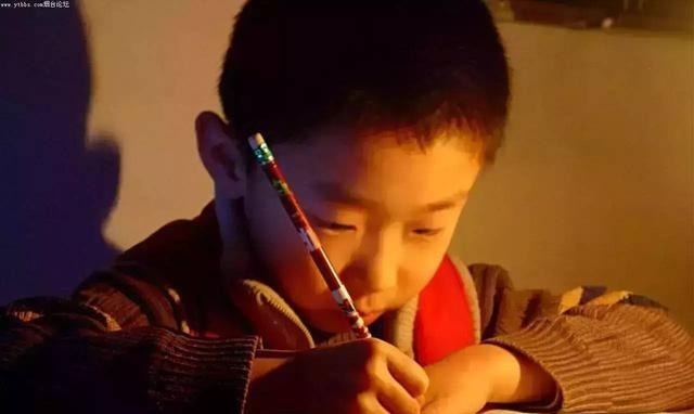 做作业|孩子放学后先“写作业”还是“先玩”?顺序是有讲究的,差别很大