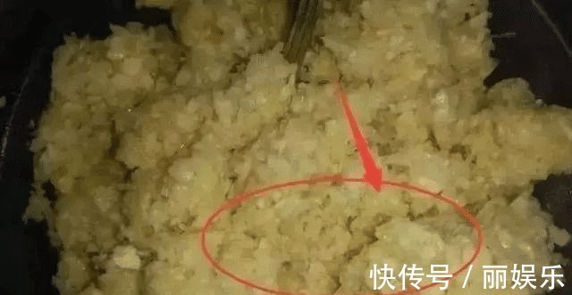 饵料|世上最牛的钓鱼饵料，不是蚯蚓！厨房一小物，新手也能获鱼100斤
