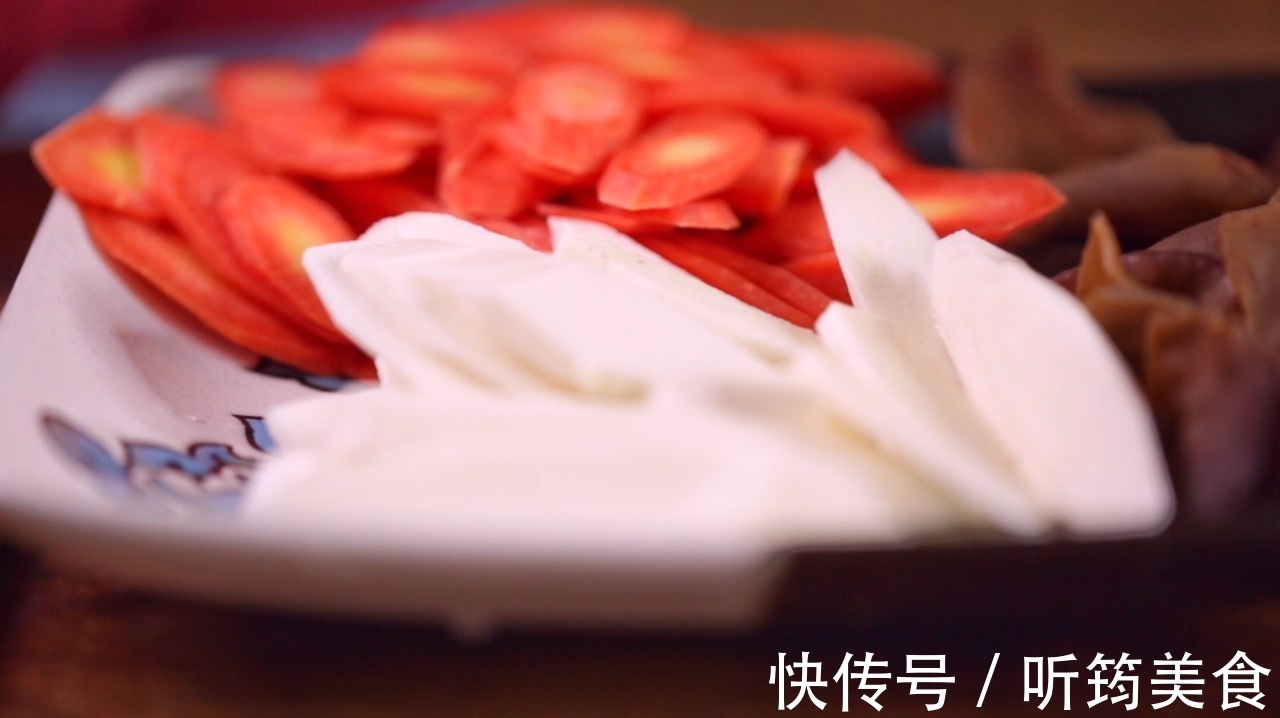 胡萝卜素|三色小炒胡萝卜山药木耳,美味健康,营养好做
