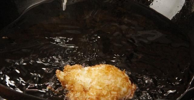 酸辣可口的酸甜炸蛋,只需要3步就搞定,好吃又不贵