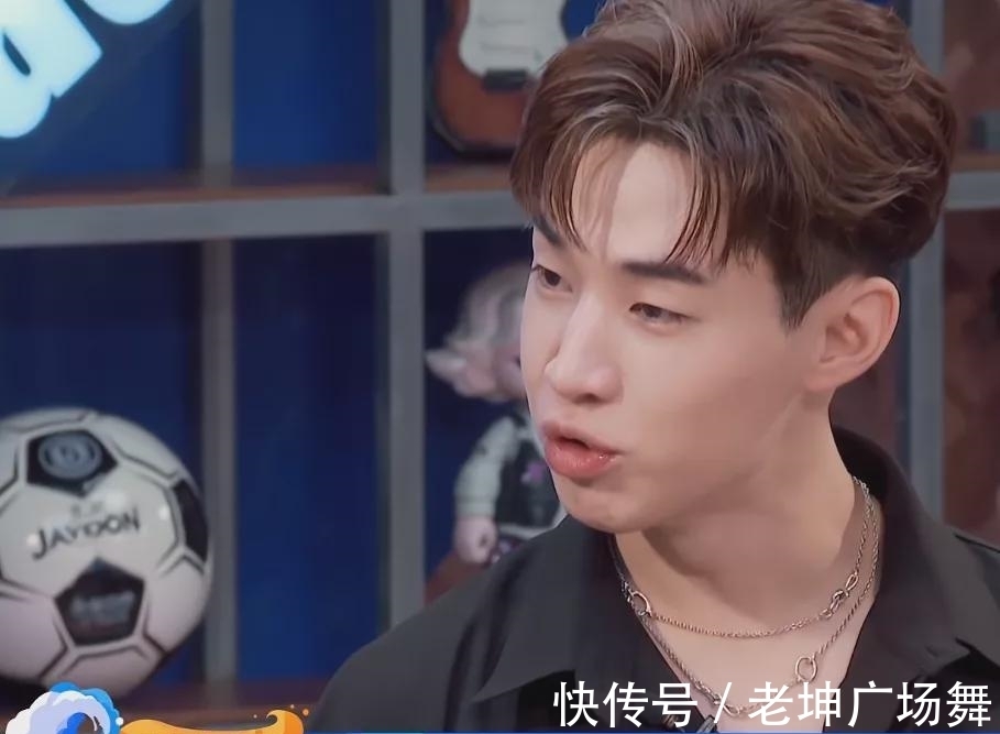 王一博|《街舞4》队长展厨艺，王一博独居吃手抓饼，韩庚婚后常下厨