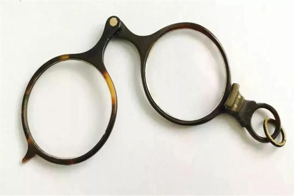 500年前的名胜古画,发现了一位戴眼镜男子,莫非他穿越了?