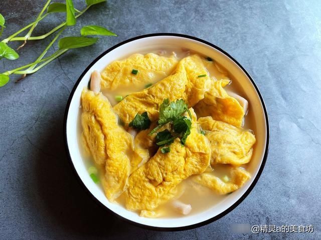 蘑菇|天凉了，适合早餐喝的汤，2样食材一起煮又鲜又香，家人很满意