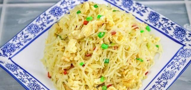 土豆丝里打2鸡蛋,没想到这么好吃,我家隔天就想吃,出锅被抢光