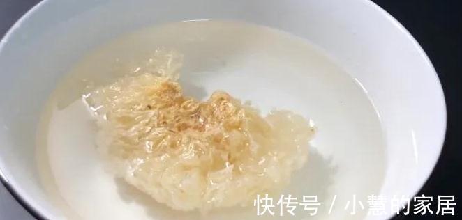 膠質|天涼了女性朋友記得吃銀耳和蓮子，學會這種吃法，整個秋冬都舒坦