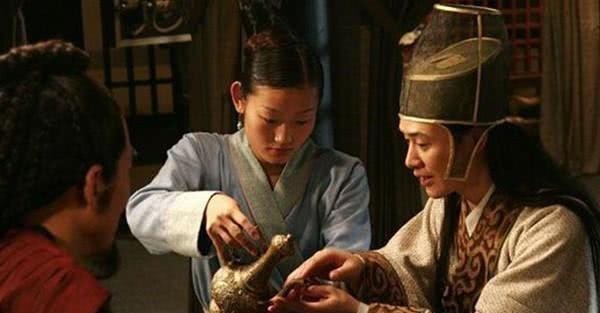 没写|中国第一女皇，登基时间比武则天还早，没写进史书，地位颇具争议