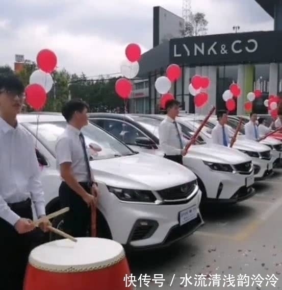 奇闻|奇闻:一场豪华的婚礼,新郎购置六辆豪车送女神,揭开面纱却蒙了