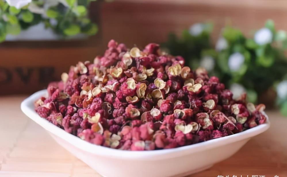 赶紧|炖排骨时,记住“3不放”,排骨汤鲜味浓无腥味,赶紧告诉家里人