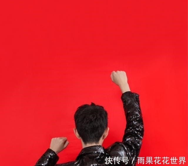 肖战收获三重感动,粉丝红海意料之中,东方卫视特别安排扎心