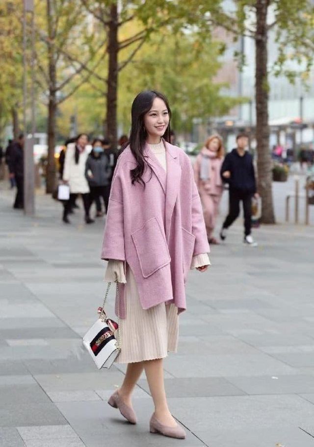 街拍|街拍美女:时尚显瘦都恰到好处,这就是修身裤装的魅力