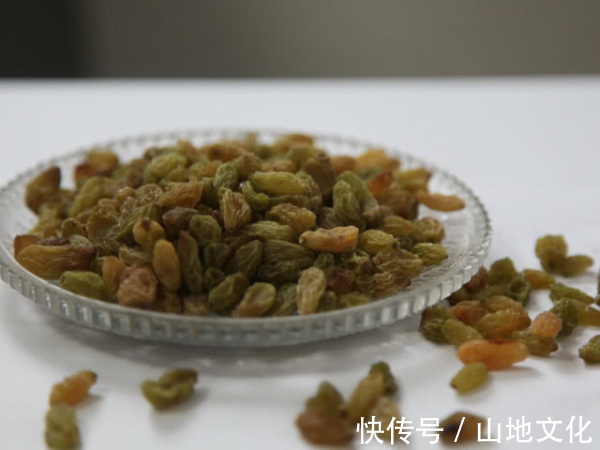 吃葡萄干|提醒吃葡萄干半小时内，别碰“它”，否则会为健康“埋下隐患”