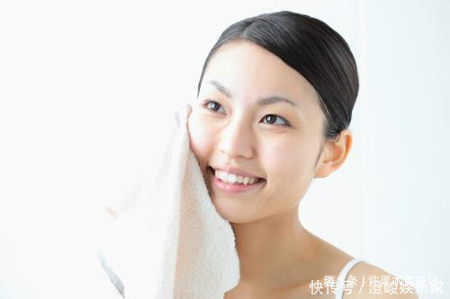懂得|女人不管奔几,洗脸后要懂得“3不要”,不然再贵护肤品也白用