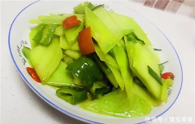  油腻|油腻吃多了，赶紧来一盘清爽的素炒莴笋，好看又好吃！