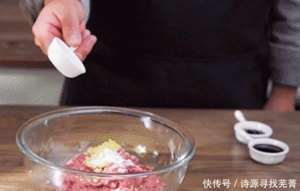 过小年，家里吃这个馅的饺子，招财进宝，寓意大吉大利节节高