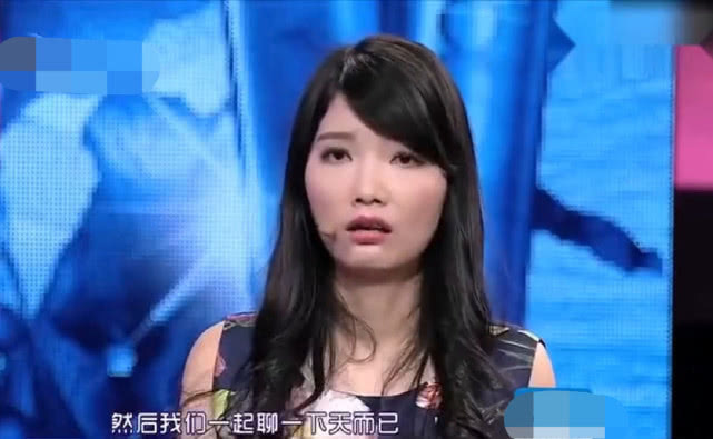 女孩每月花土豪男友一万多,还存起来寄回家,没骨气