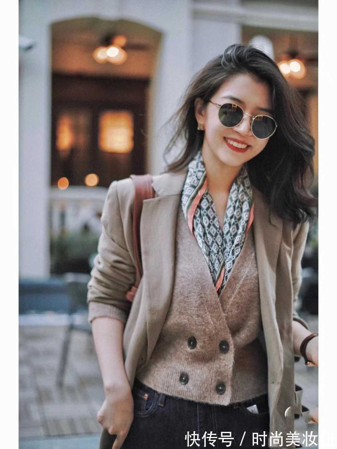 中年女人 真正懂打扮的中年女人,少不了一条“丝巾”,提升气质又洋气