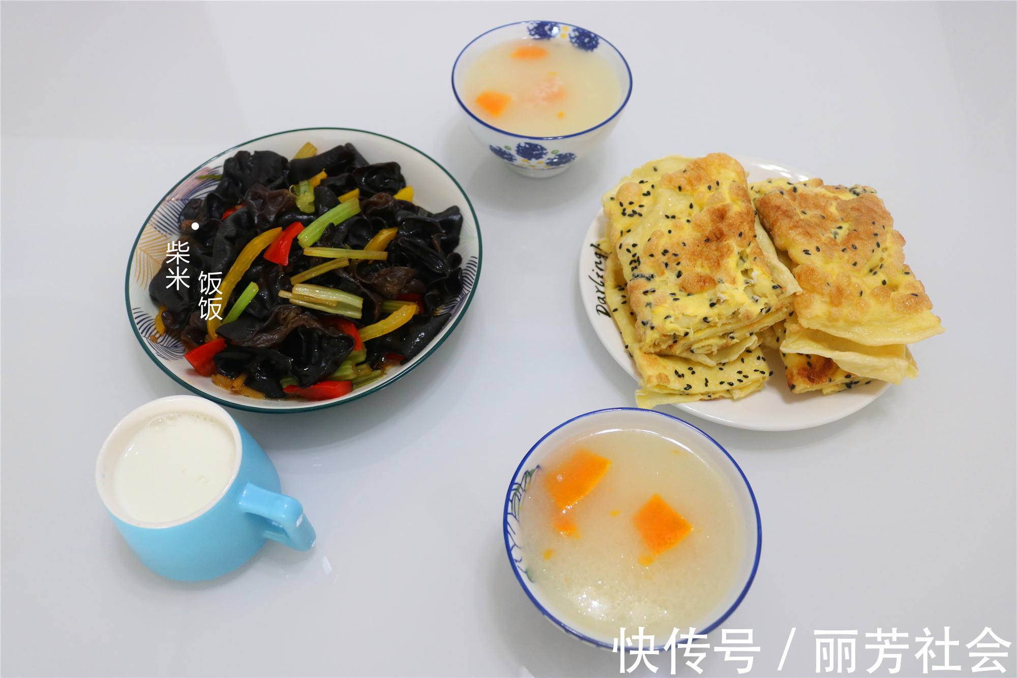 鸡蛋软饼|假期不出门,早餐在家吃,有粥有菜还有饼,做法简单味道好