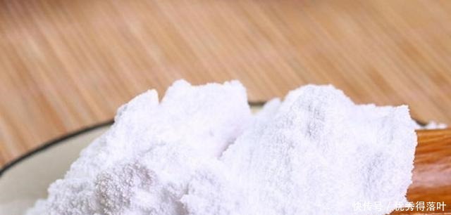 都是白色粉末，小苏打和食用碱有啥区别用法差别大，别再用错了