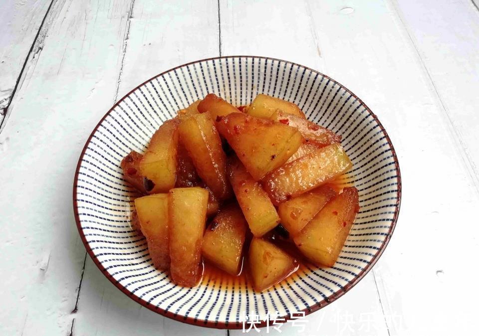 朋友圈晒晚餐,婆婆看到后,连夜转来600元,太尴尬了!