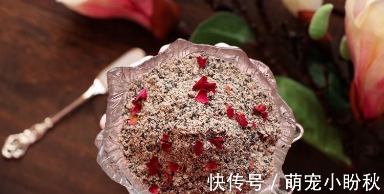 芝麻|秋季,少吃板栗花生多吃它,多买点炒好囤起来,放到冬天吃特省事