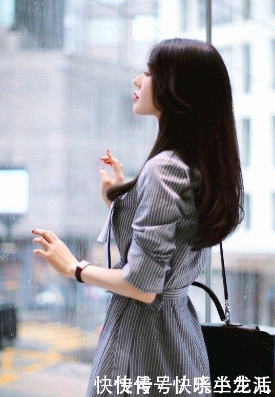 条纹|别致的条纹裙,细条纹能修饰身材,稳重不失俏皮