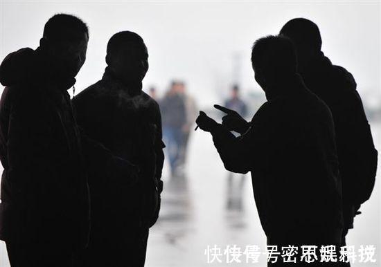 教养|带儿子参加同学会，吃完饭发现被踢群，网友：同学做的没毛病