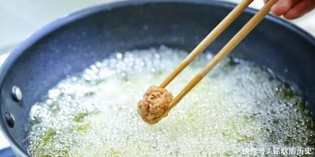 用了十年的炸丸子秘方!外酥里嫩太好吃,窍门竟然这么多!