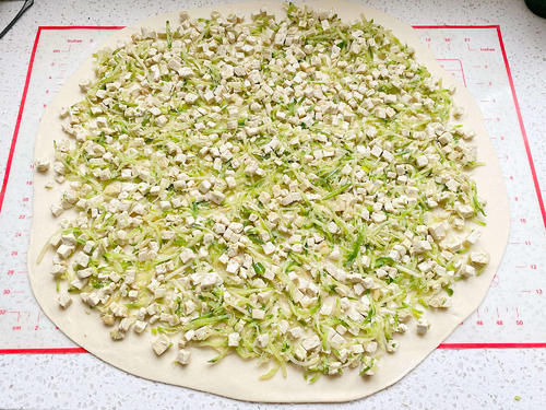 老妈闺女家小住，点餐要求吃菜卷子，女儿蒸了两大锅，全家吃美了