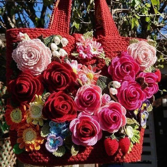 小花片 55款超美的钩花包包,只要会钩不同的花,拼缝在一起,就能做出