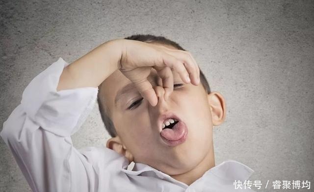 小孩嘴里有异味,其实来源不是口腔而是胃,证明孩子脾虚积食了
