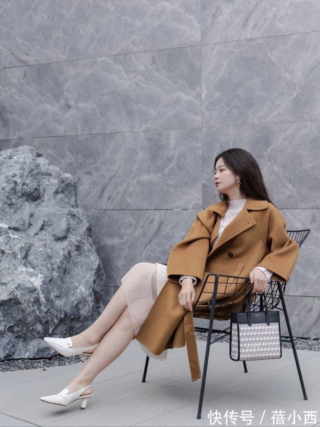 大长腿 过年走亲戚怎么穿?试试这些大衣的高级穿法,气场全开长辈都夸你