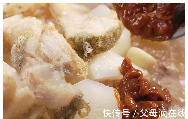 鲈鱼焖萝卜|居家分享鲈鱼焖萝卜的简单做法,鲜嫩营养又美味,孩子特喜欢