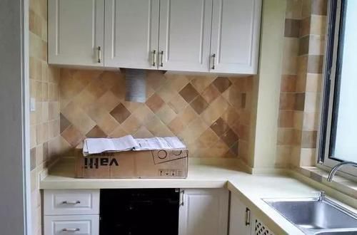 齐家青清|越来越多人喜欢在吊柜下面挖个洞,开始不理解,没想到这么好用