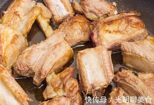 腥味|炖排骨时,先焯水是不对的,多做一步,排骨又鲜又嫩,还没有腥味