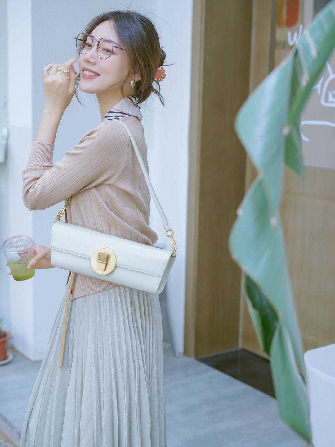 高跟鞋|无针织衫不秋天，这样简约又减龄，仿佛回到了青春活力，太好看了