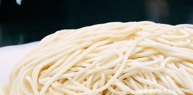 凉拌面学会这样做,酸辣爽口,开胃解腻,一盆根本不够吃,解馋!