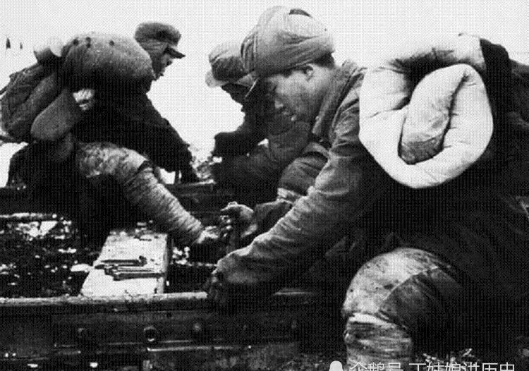 上将|这个师的师长，后来授予上将军衔，手下一位团长，为何也是上将？