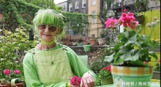 颜色|因全身都是一个颜色,被称为“绿夫人”,77岁还洋溢着少女感