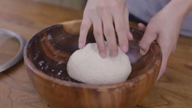油酥|排队4个小时才能吃到的网红葱油饼,只要简单几步在家就能做