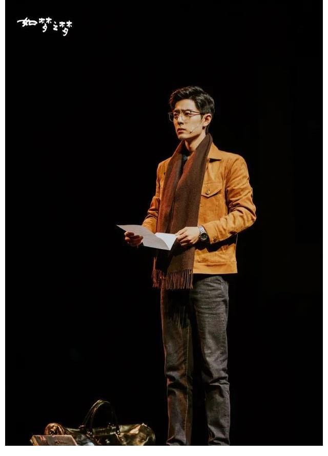 话剧|肖战成都站话剧首场圆满结束，与爸妈一起感受全场雷雨般的掌声