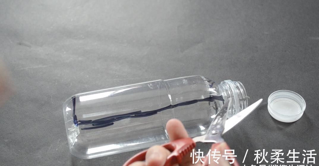 沥水架|塑料瓶我再也不扔了, 改造一下, 粘在厨房里有大用处, 省钱又实用