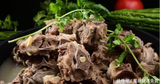 羊蝎子怎么做最经济,看看这个火锅底就全知道了,简单迅捷易上手