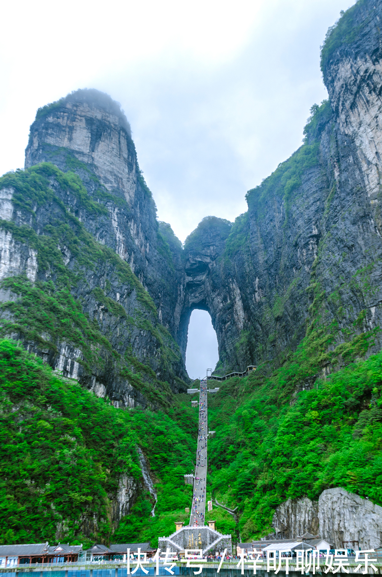 谜团|世界上最高的天然穿山溶洞，号称“通天门户”，至今许多谜团未解