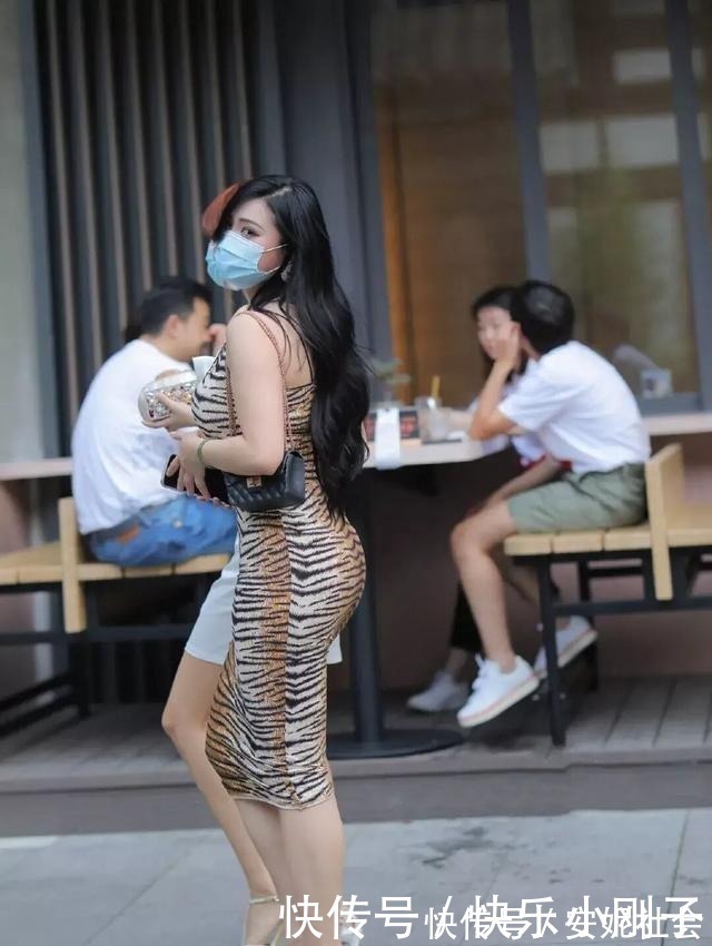 风情|炫耀夺目的连衣裙穿出时尚潮流感,穿出风情与气质,简约时髦