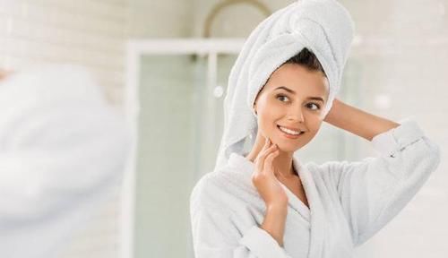 女性|女性洗澡时,先洗头还是先洗身顺序弄反了,这些危害别小瞧