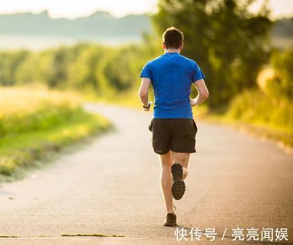 身体健康|男性过了50岁，若还能轻松完成5件事，值得羡慕，年轻长寿靠近你